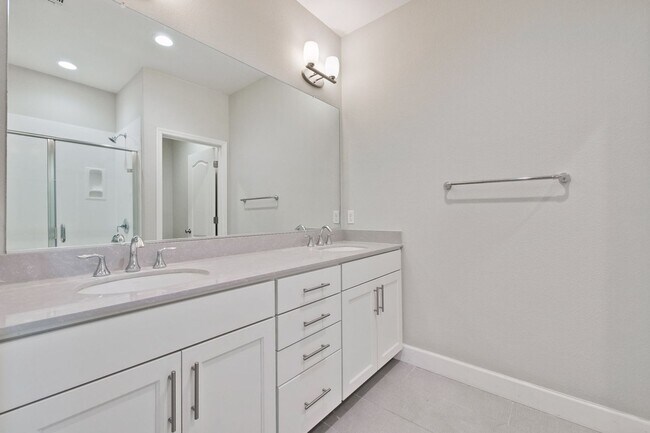 Building Photo - Exquisite 3 bedroom 3 bathroom home in San Jose Blossom Hill area!