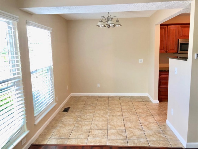 Building Photo - 16 Stardust Ct