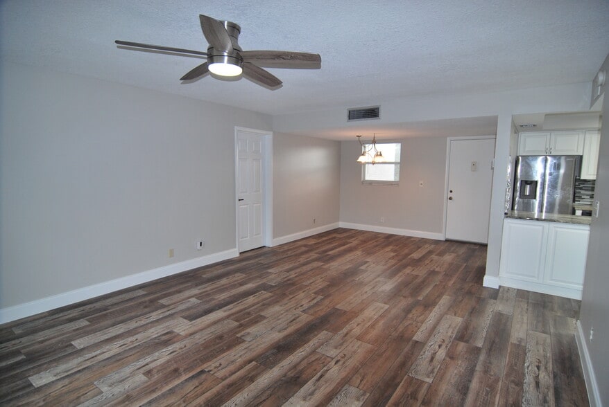Dining room/living room - 729 Lori Dr