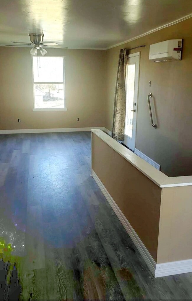Building Photo - 246 Creekside Dr