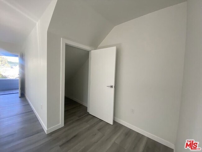 Building Photo - 142 Douglas St