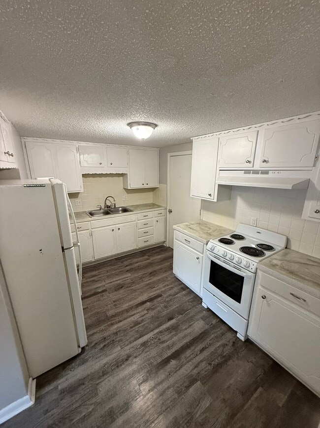 Building Photo - 903 1/2 Fredrick St