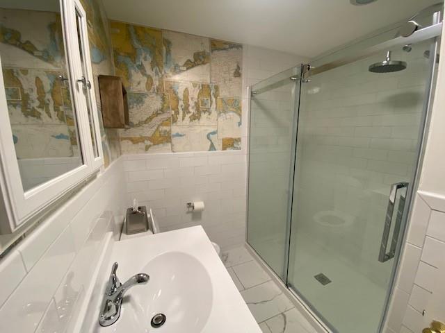 Building Photo - 52 Lawn Ave