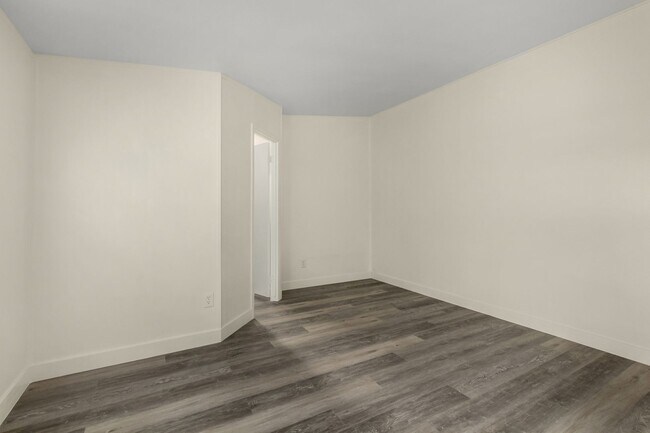 Building Photo - 1.25 Acre 5 Bedroom 3 Bathroom Horse Property in Florence!