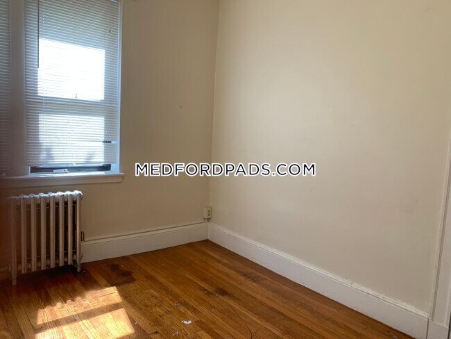 Building Photo - 63 Fellsway W