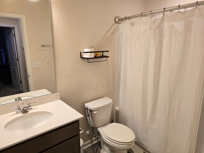 Building Photo - Spacious 3-Bed / 2.5-Bath Townhome near RTP! FREE TV & INTERNET! Reverse Osmosis Purification Sys...