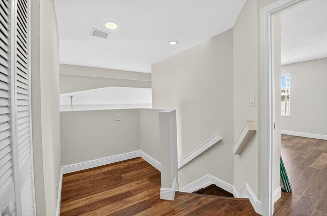 Building Photo - 7306 Spinnaker Bay Dr