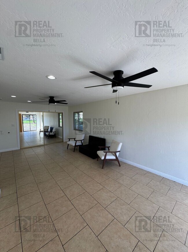 Building Photo - Spacious Single-Story 7-Bedroom Home with Open Layout & Abundant Natural Light