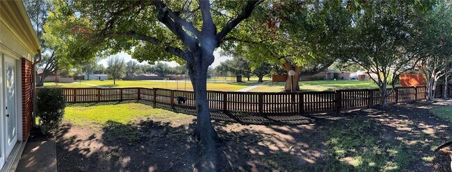 Building Photo - 15621 Terrace Lawn Cir