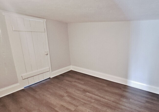 Building Photo - 516 Main St