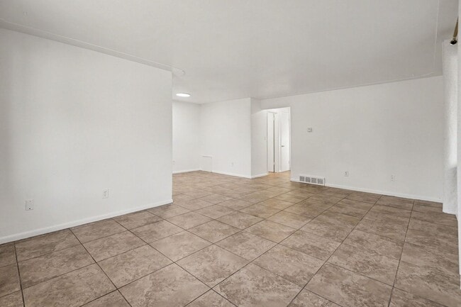 Building Photo - 535 S Quitman St