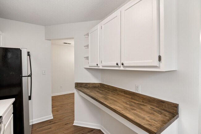 Building Photo - 600 Audubon Lake Dr