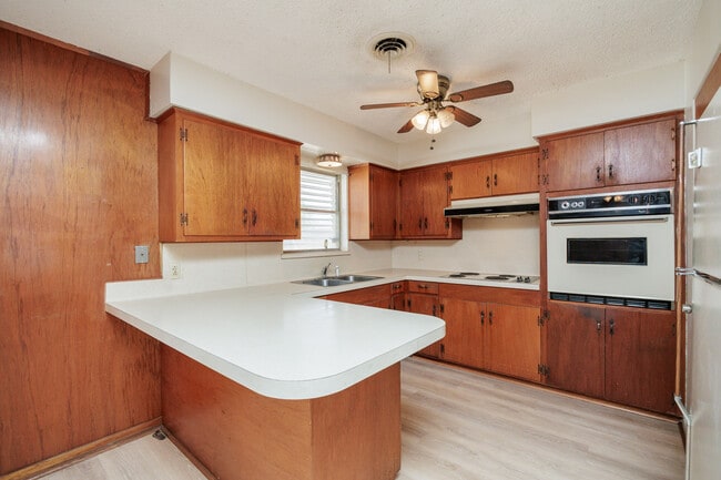 Building Photo - 1137 Bradshaw Dr