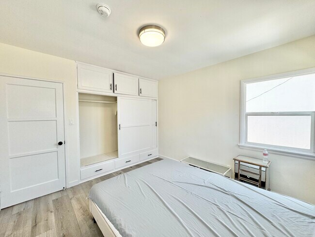 Building Photo - 2013 S Shenandoah St