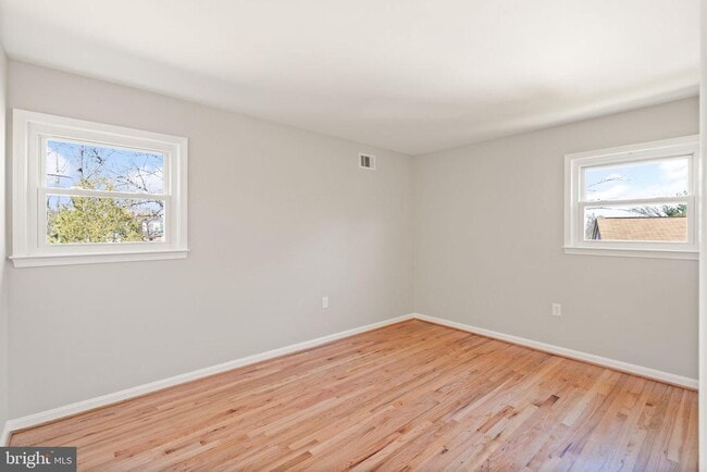 Building Photo - 9356 Birchwood Ct