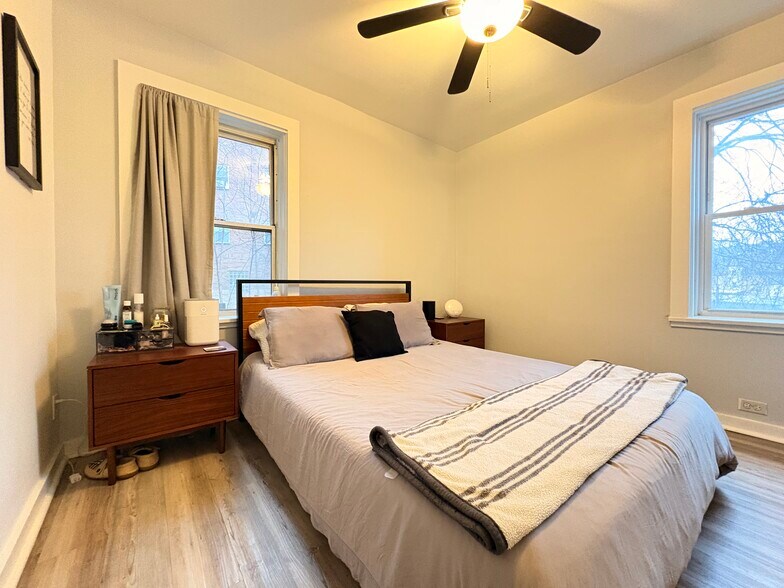 Building Photo - 5737 Hobart St