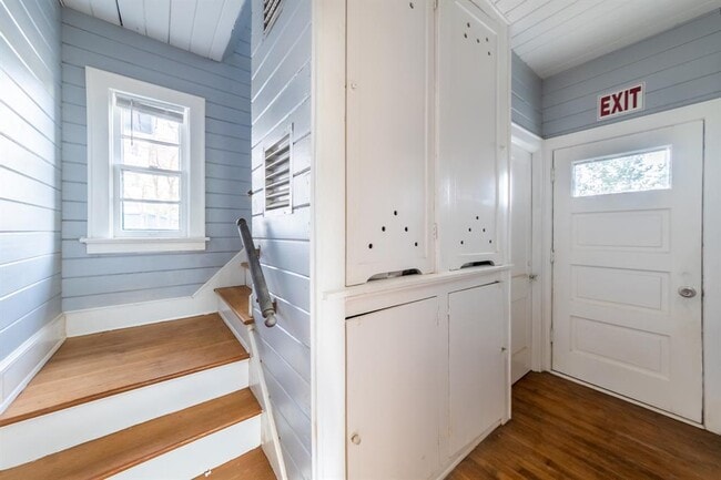 Building Photo - 3111 Grooms St