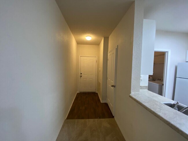 Building Photo - Top floor - 2 Bedrooms, 2 Bathrooms