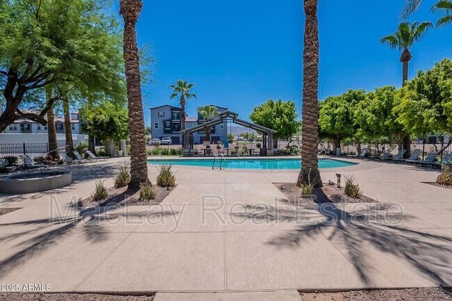 Building Photo - 2271 E Hidalgo Ave