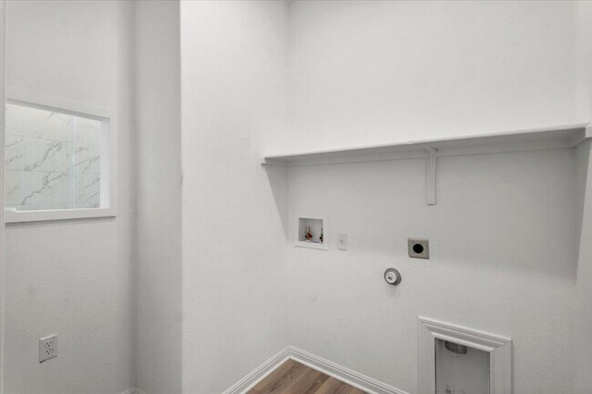 Building Photo - 813 Saratoga Ln