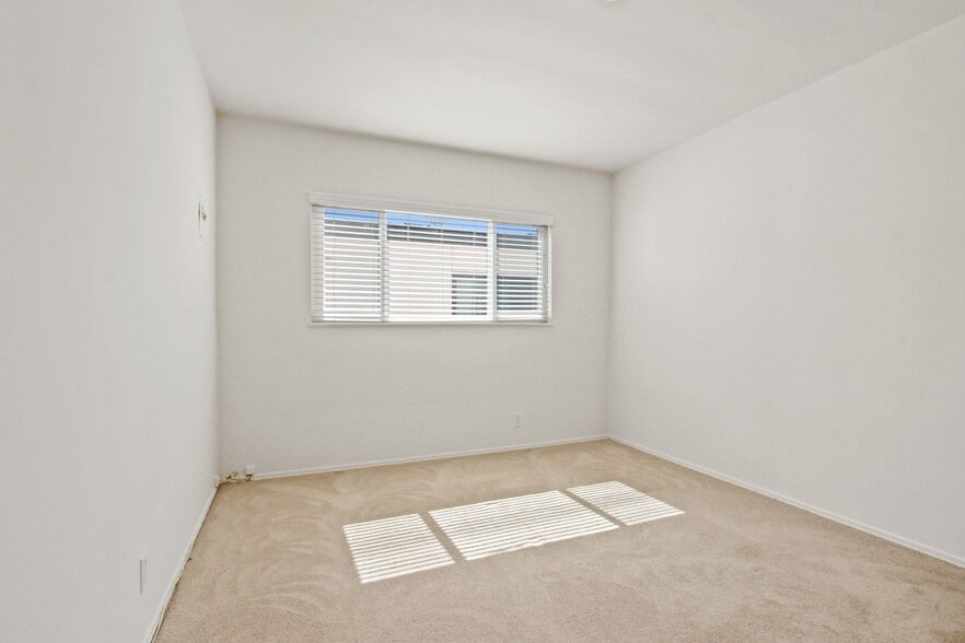 Building Photo - 1234 10th St