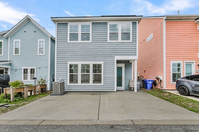 Building Photo - Charming Partially Furnished 3BR/2.5BA Home in the Heart of Park Circle — Available for Quick Mov...