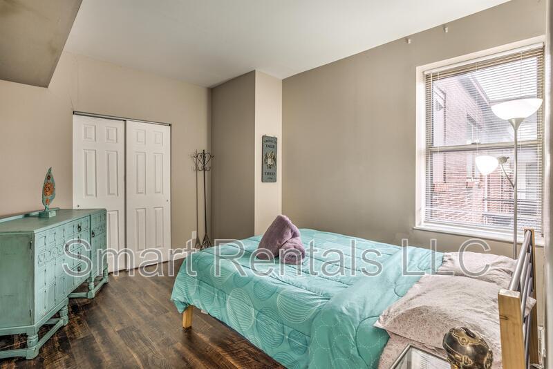 Building Photo - 1646 S 39th St