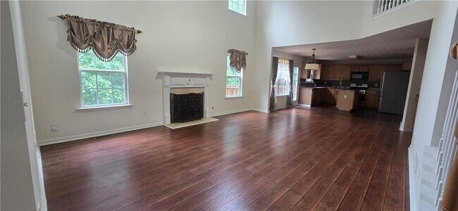 Building Photo - 3811 Roxfield Dr NE