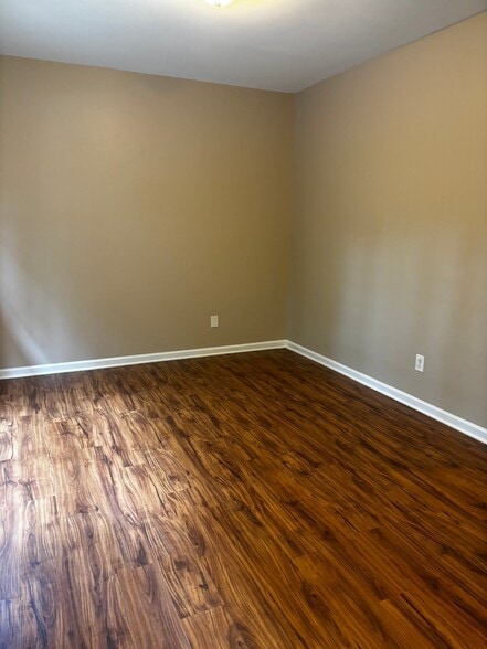 Building Photo - 8533 Kangaroo Ct