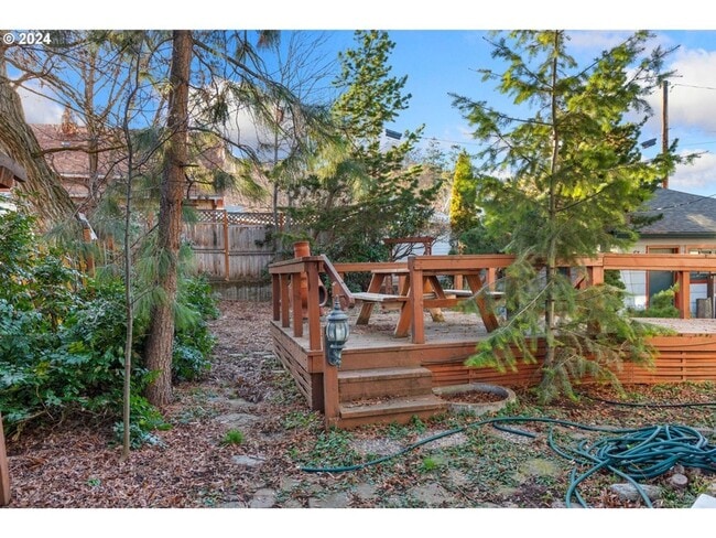 Building Photo - Gorgeous Upscale 4 bed 2 bath