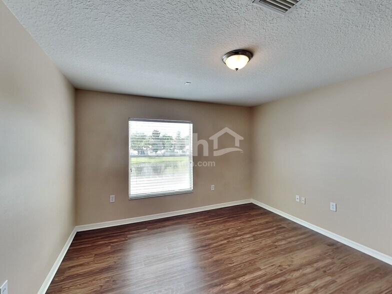 Building Photo - 563 Worcester Ct