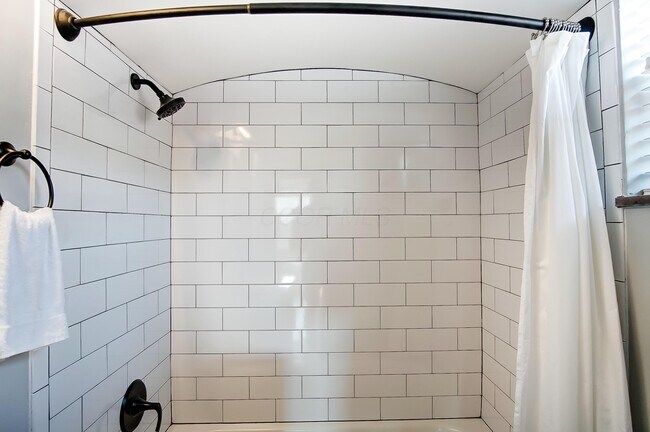 Building Photo - 1440 Elmwood Ave