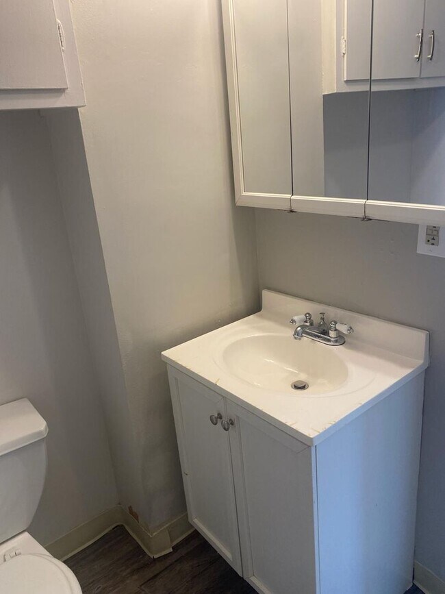 Building Photo - 2200 W 103rd St