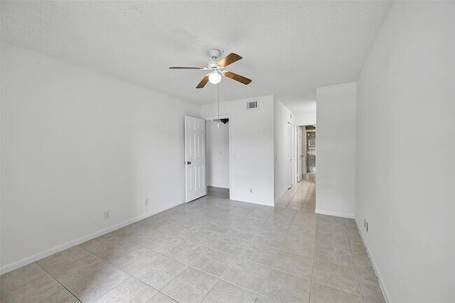 Building Photo - 2297 SW 15th St
