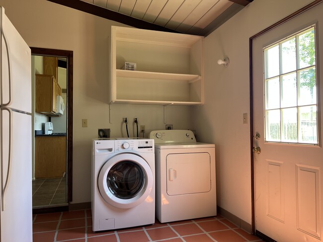 Building Photo - 1268 Fernwood Dr