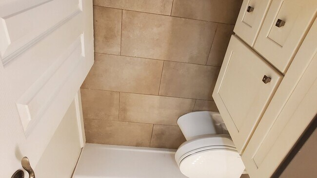 Building Photo - Spacious 2 Bedroom, 1 Bathroom Moraga Condo