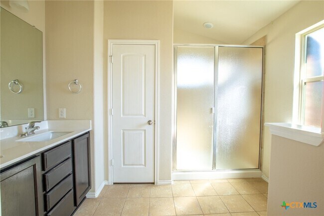 Building Photo - 5201 Cicero Dr