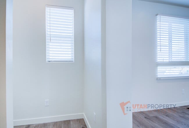 Building Photo - 1057 W 400 S