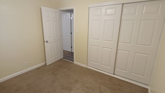 Building Photo - Welcome to SkyView Villa & Somerset Apartments!