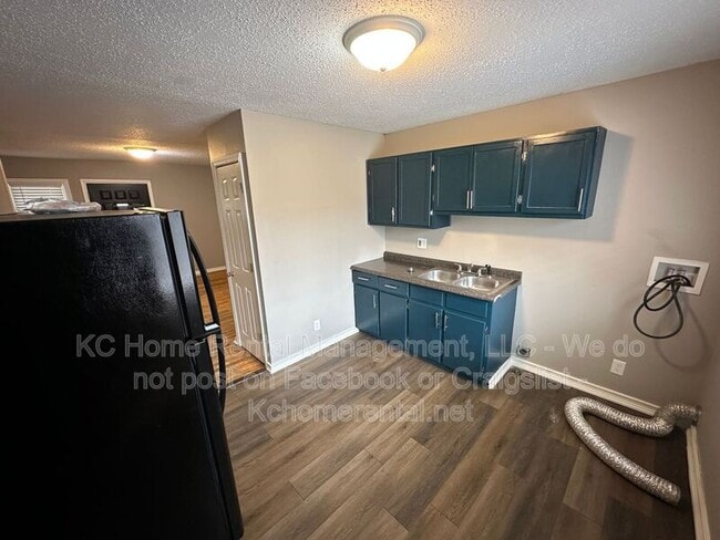 Building Photo - 304 Hill St