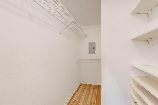 Building Photo - 4303 Buena Vista St