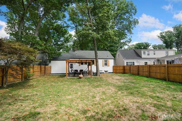 Building Photo - 230 Highland Dr