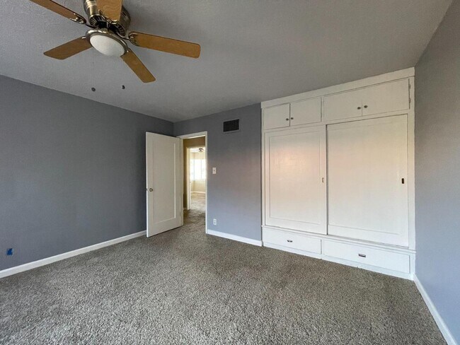 Building Photo - 1593 N Thorne Ave