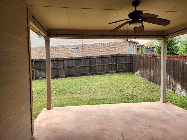 Building Photo - 27423 Paraiso Sands