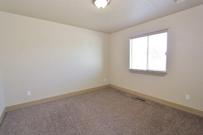 Building Photo - 1161 Kaetzel Way