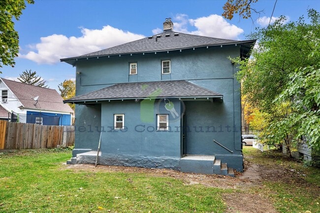 Building Photo - 724-724 Adams St SE