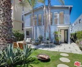 Building Photo - 25 Catamaran St