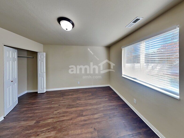 Building Photo - 1526 N 250 W