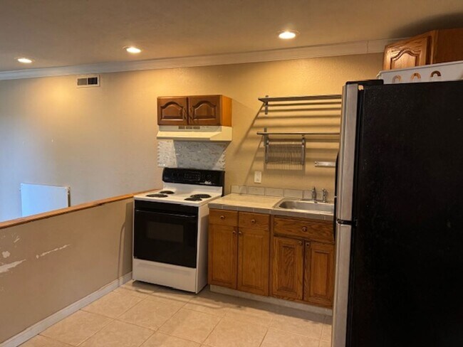 Building Photo - Oak Hills (15425)