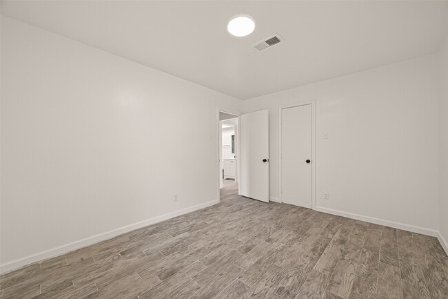 Building Photo - 5523 Kuldell Dr